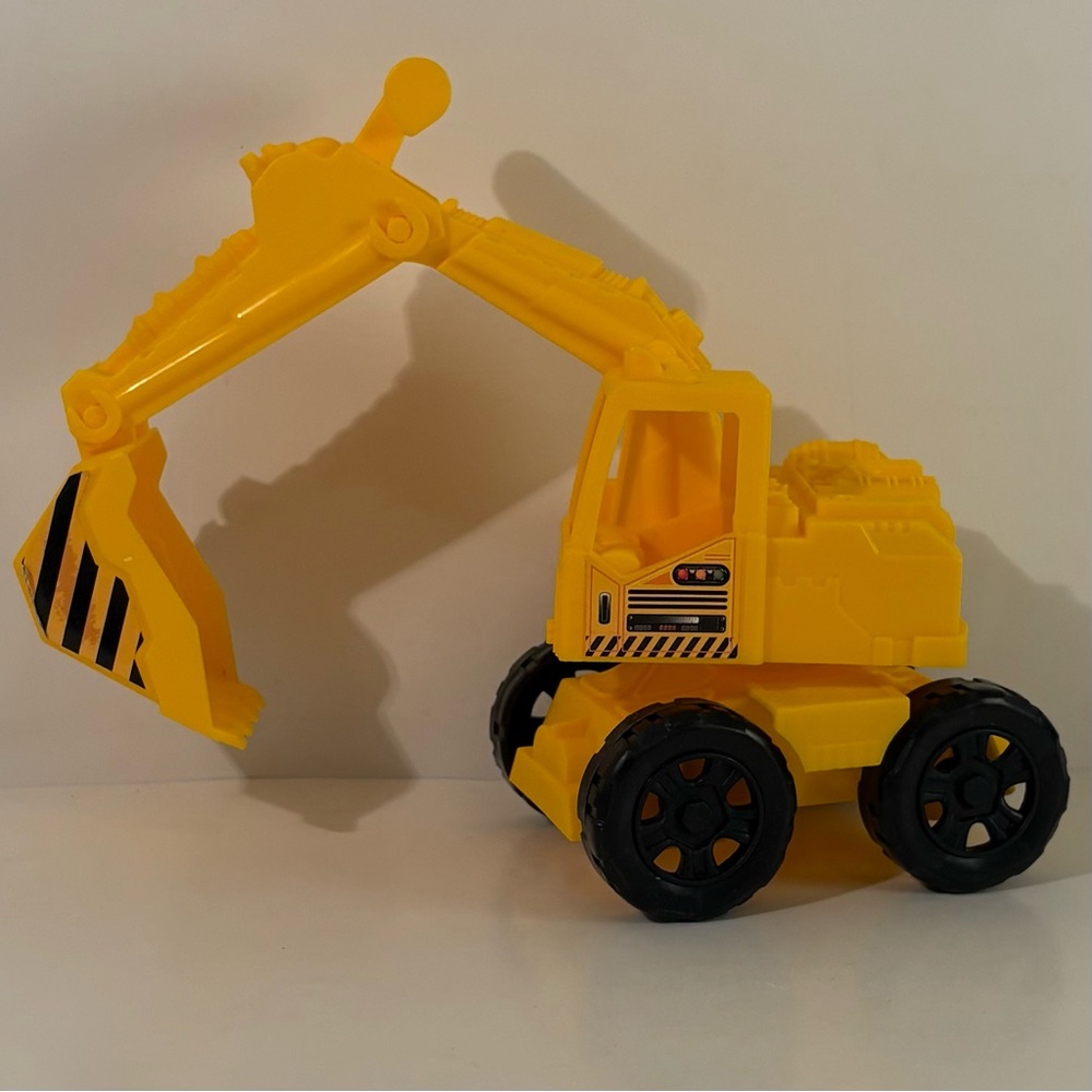 VINTAGE Y2K CONSTRUCTION WORKER EXCAVATOR KIDS TOY VEHICLE WHEELS COLLECTIBLE